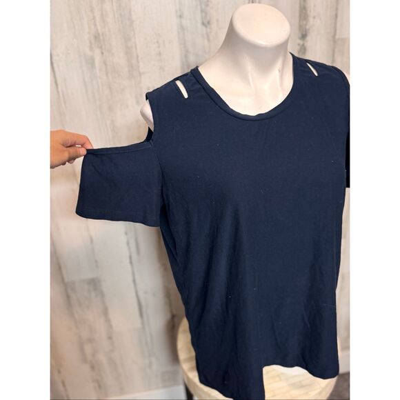 Glitz Navy Cold Shoulder Cutout Short Sleeve Top – Size 2X - Picture 4 of 8